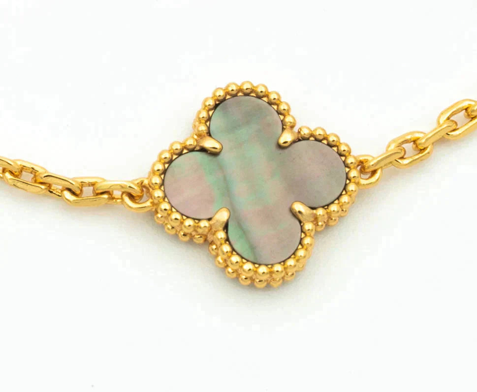 [⭐Mirelle] CLOVER 5 MOTIF GRAY MOP BRACELET COLLECTION