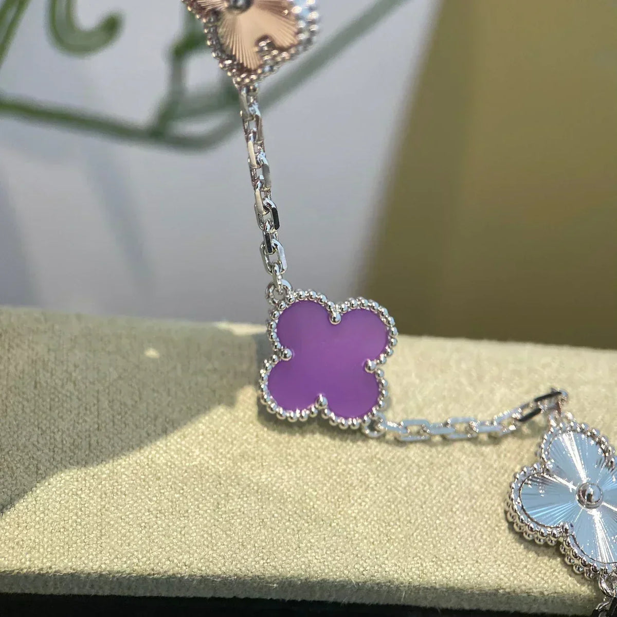 [⭐Mirelle] CLOVER 5 MOTIF VIOLET BRACELET COLLECTION