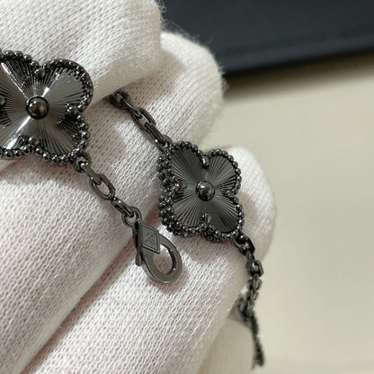 [⭐Mirelle]CLOVER 5 MOTIF BLACK BRACELET