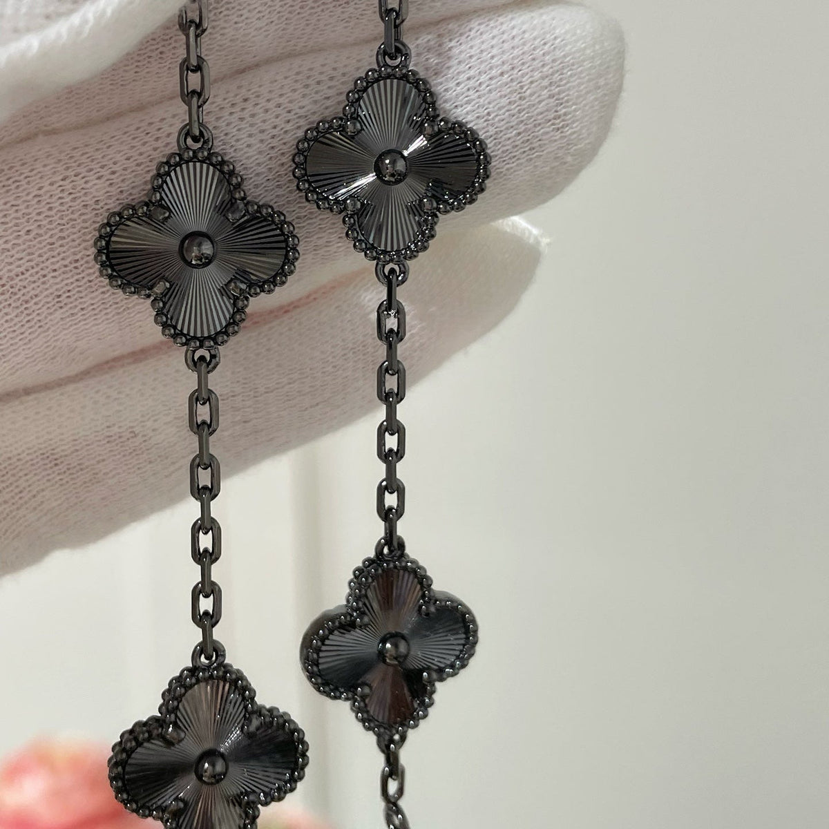 [⭐Mirelle]CLOVER 5 MOTIF BLACK BRACELET