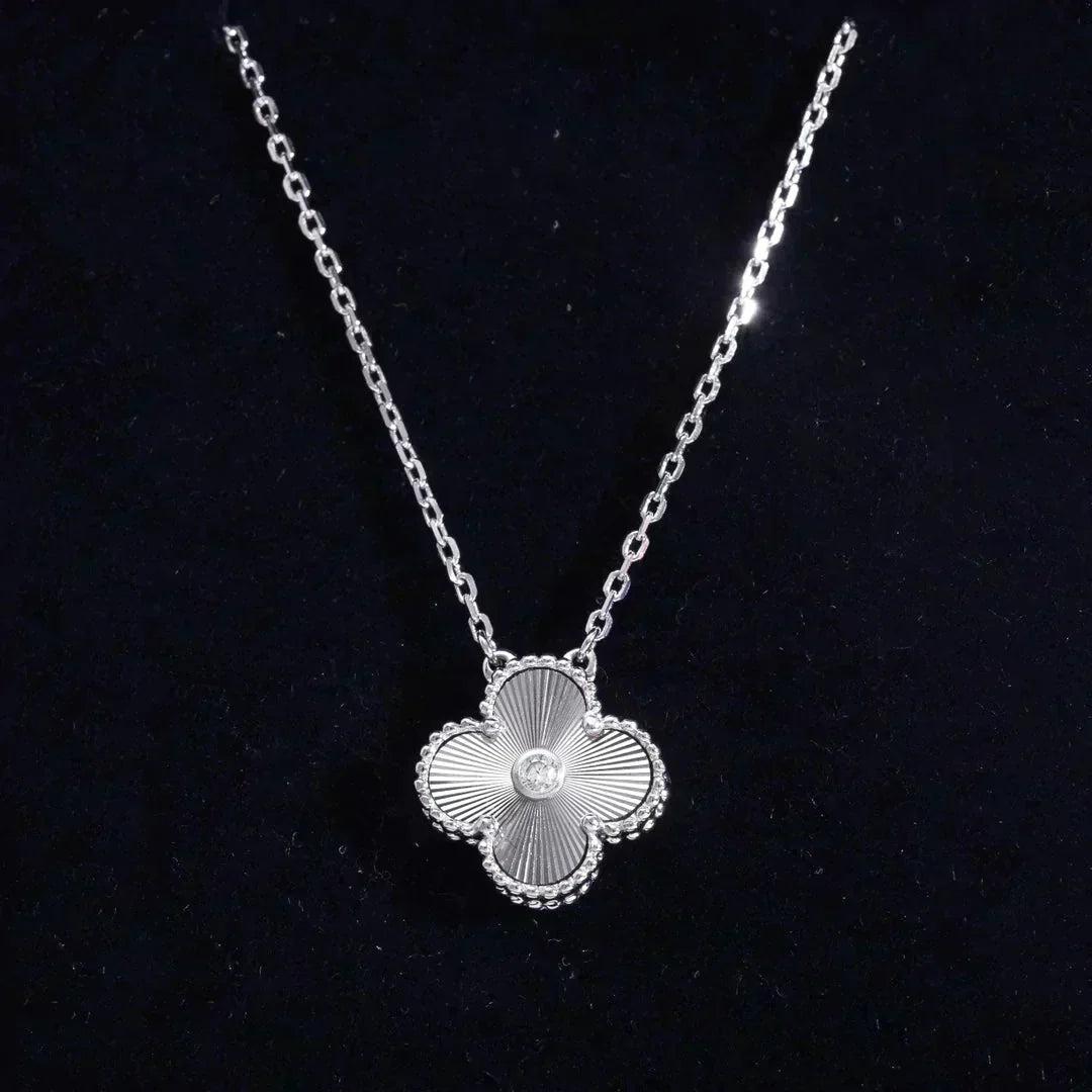 [⭐Mirelle]CLOVER  15MM DIAMOND LASER NECKLACE SILVER