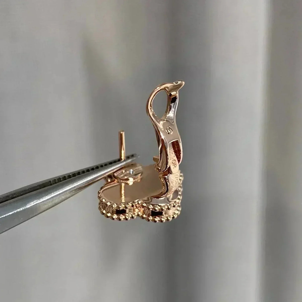 [⭐Mirelle]CLOVER MEDIUM 1 MOTIFS  PINK MOP DIAMOND EARRINGS