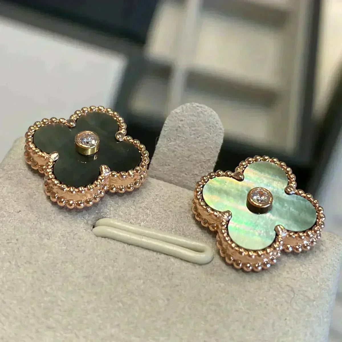 [⭐Mirelle]CLOVER MEDIUM 1 MOTIFS GRAY MOP  DIAMOND EARRINGS