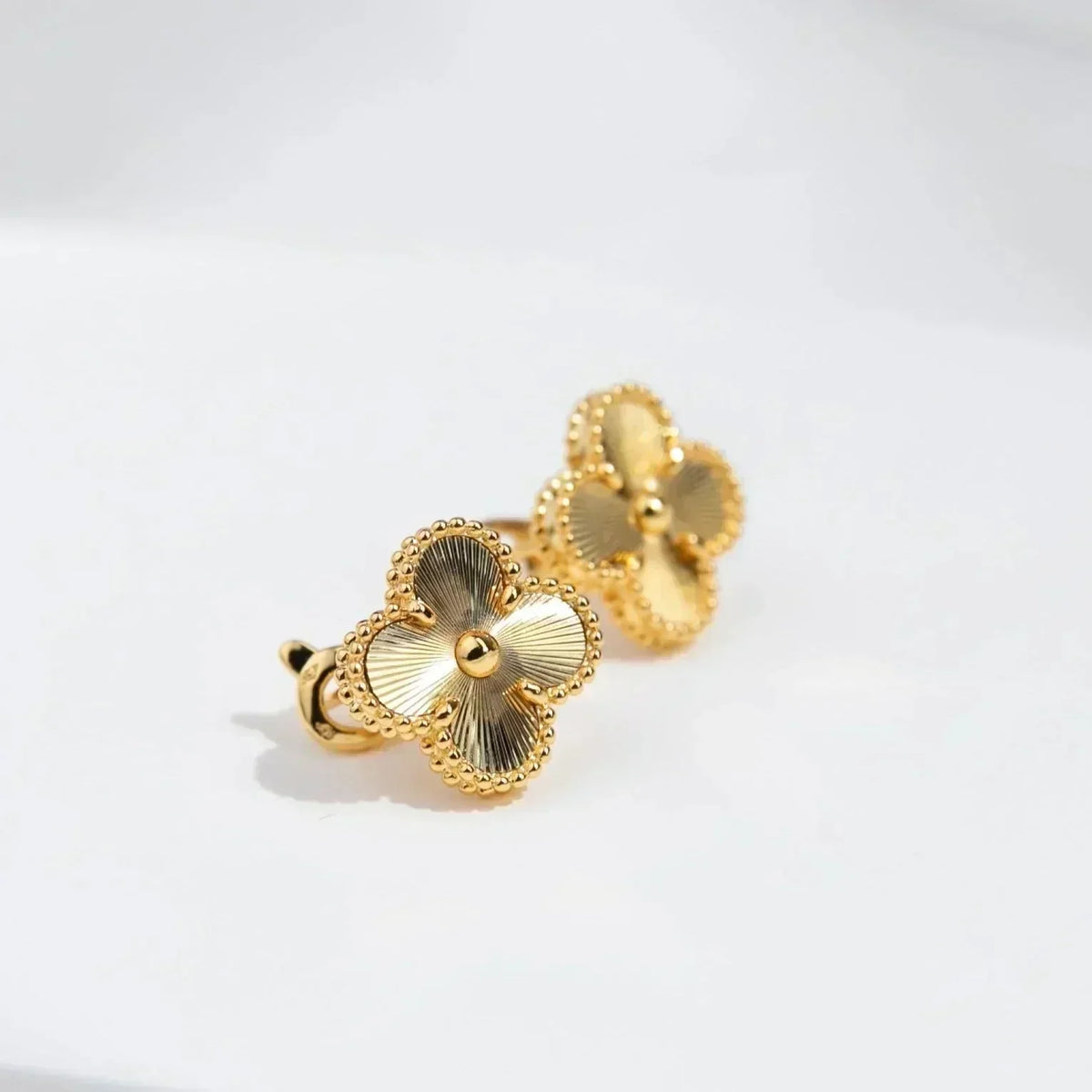 [⭐Mirelle]CLOVER MEDIUM 1 MOTIFS LASER EARRINGS