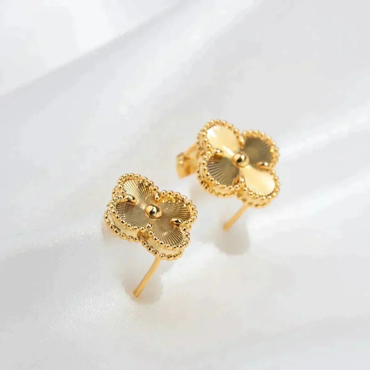 [⭐Mirelle]CLOVER MEDIUM 1 MOTIFS LASER EARRINGS