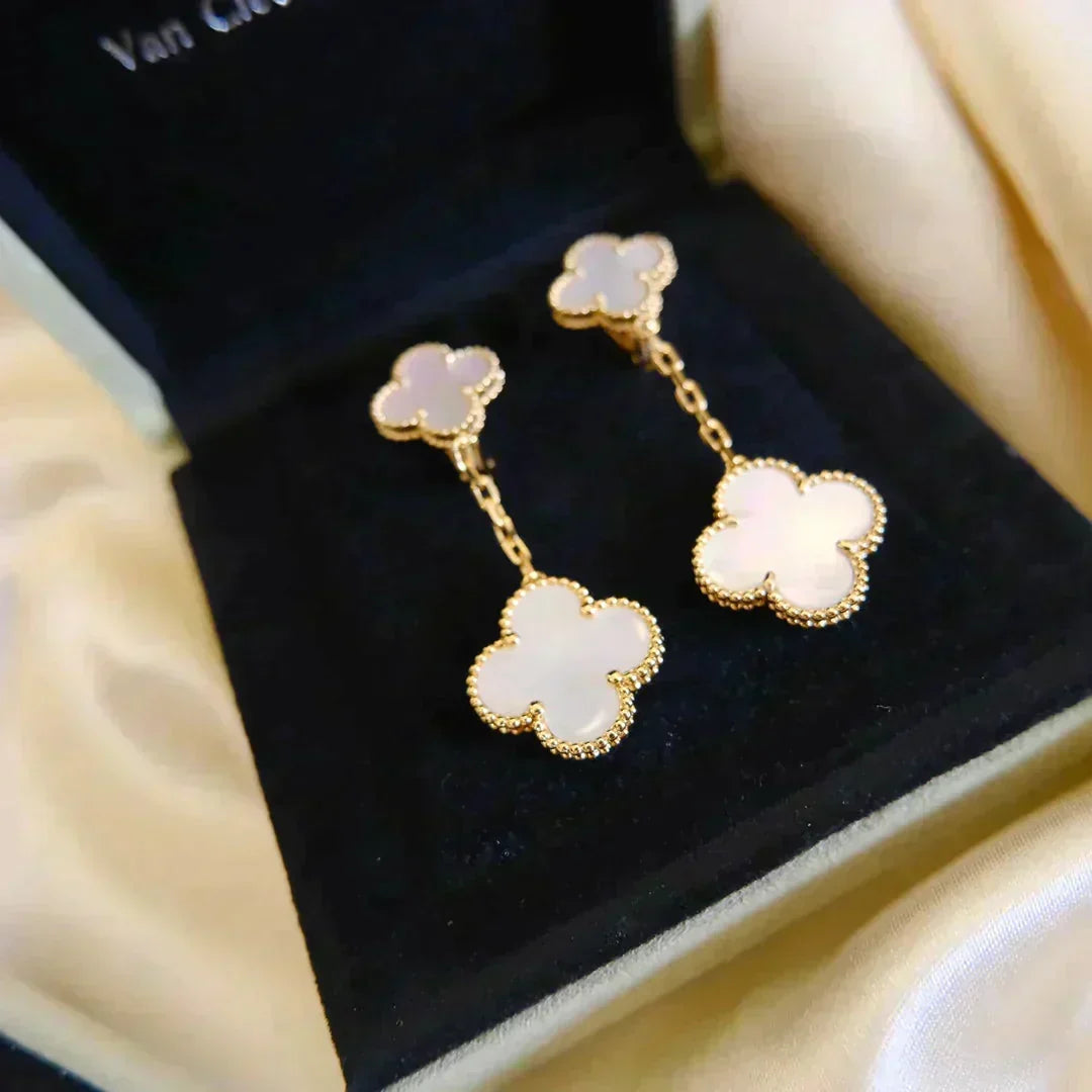 [⭐Mirelle]CLOVER 2 MOTIF WHITE MOP EARRINGS