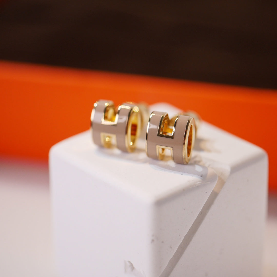 [⭐Mirelle]MINI POP H GOLD EARRINGS GREY
