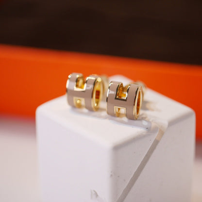 [⭐Mirelle]MINI POP H GOLD EARRINGS GREY