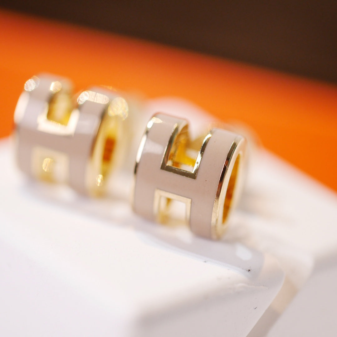 [⭐Mirelle]MINI POP H GOLD EARRINGS GREY