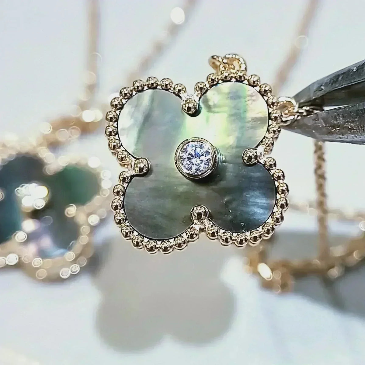 [⭐Mirelle]CLOVER 15MM DIAMOND AND MOTHER-OF-GREY NECKLACE