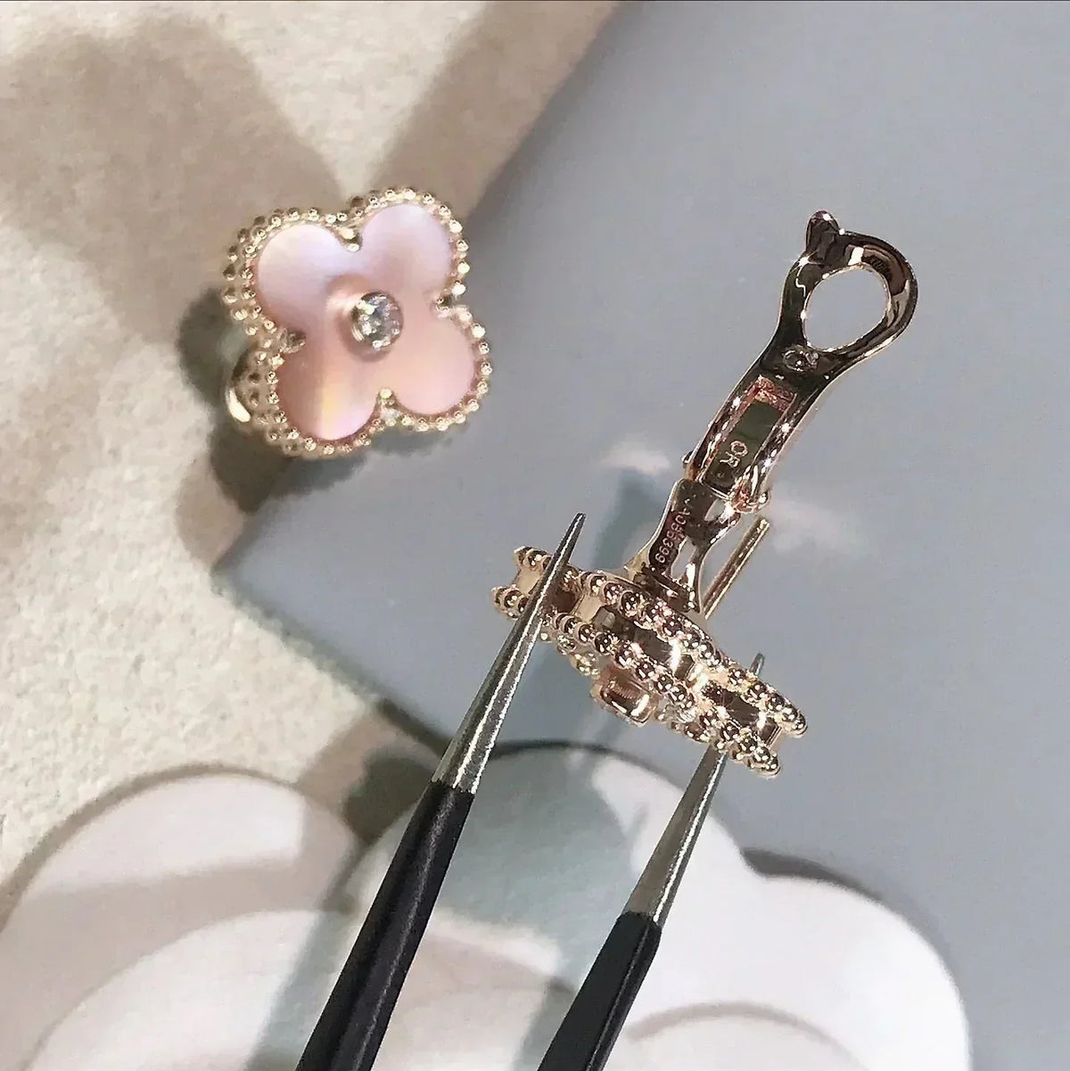 [⭐Mirelle]CLOVER MEDIUM 1 MOTIFS  PINK MOP DIAMOND EARRINGS