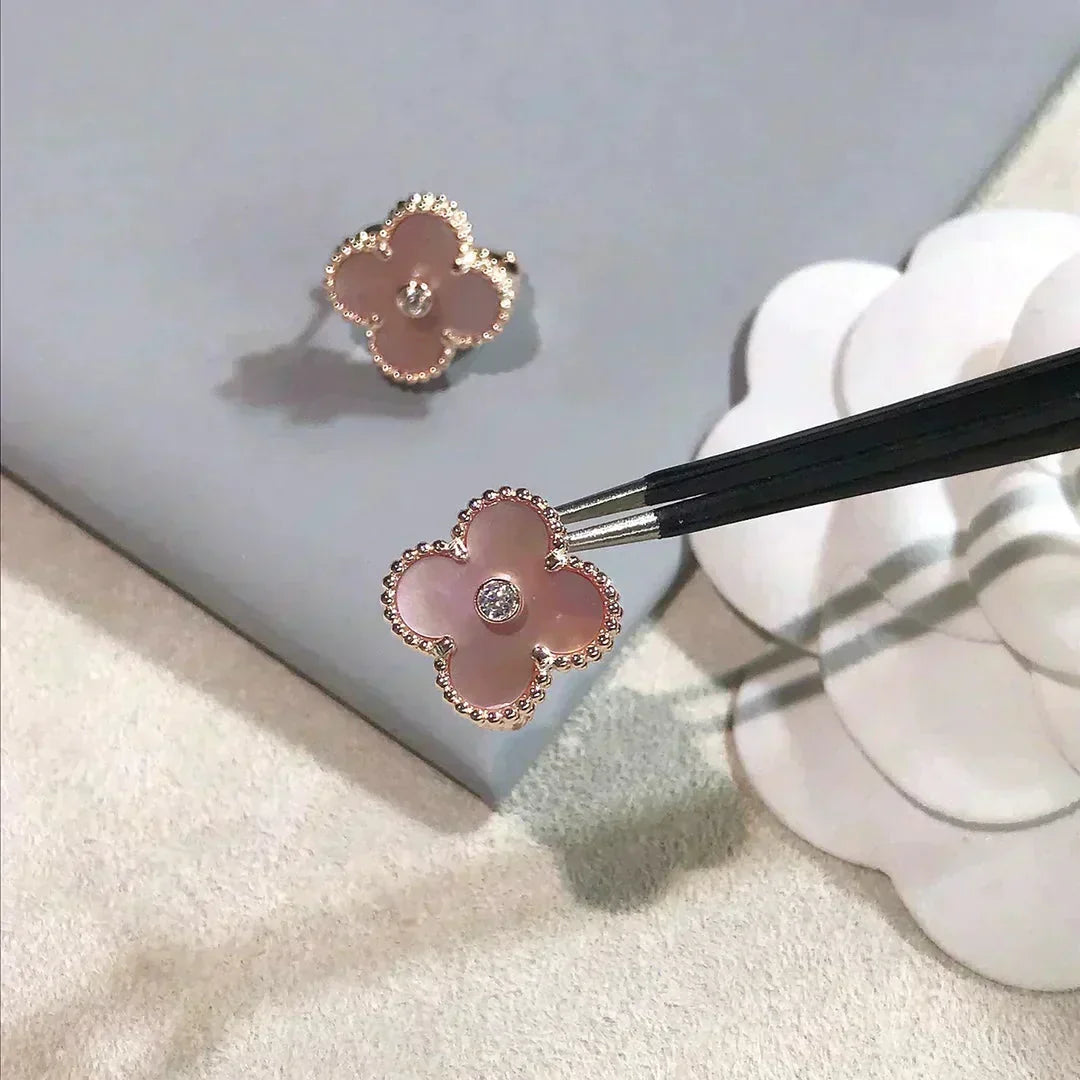 [⭐Mirelle]CLOVER MEDIUM 1 MOTIFS  PINK MOP DIAMOND EARRINGS