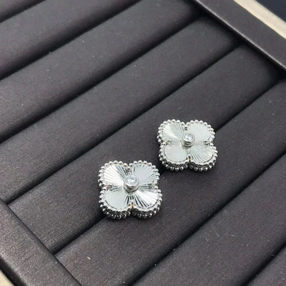 [⭐Mirelle]CLOVER MINI 9.5MM LASER EARRINGS