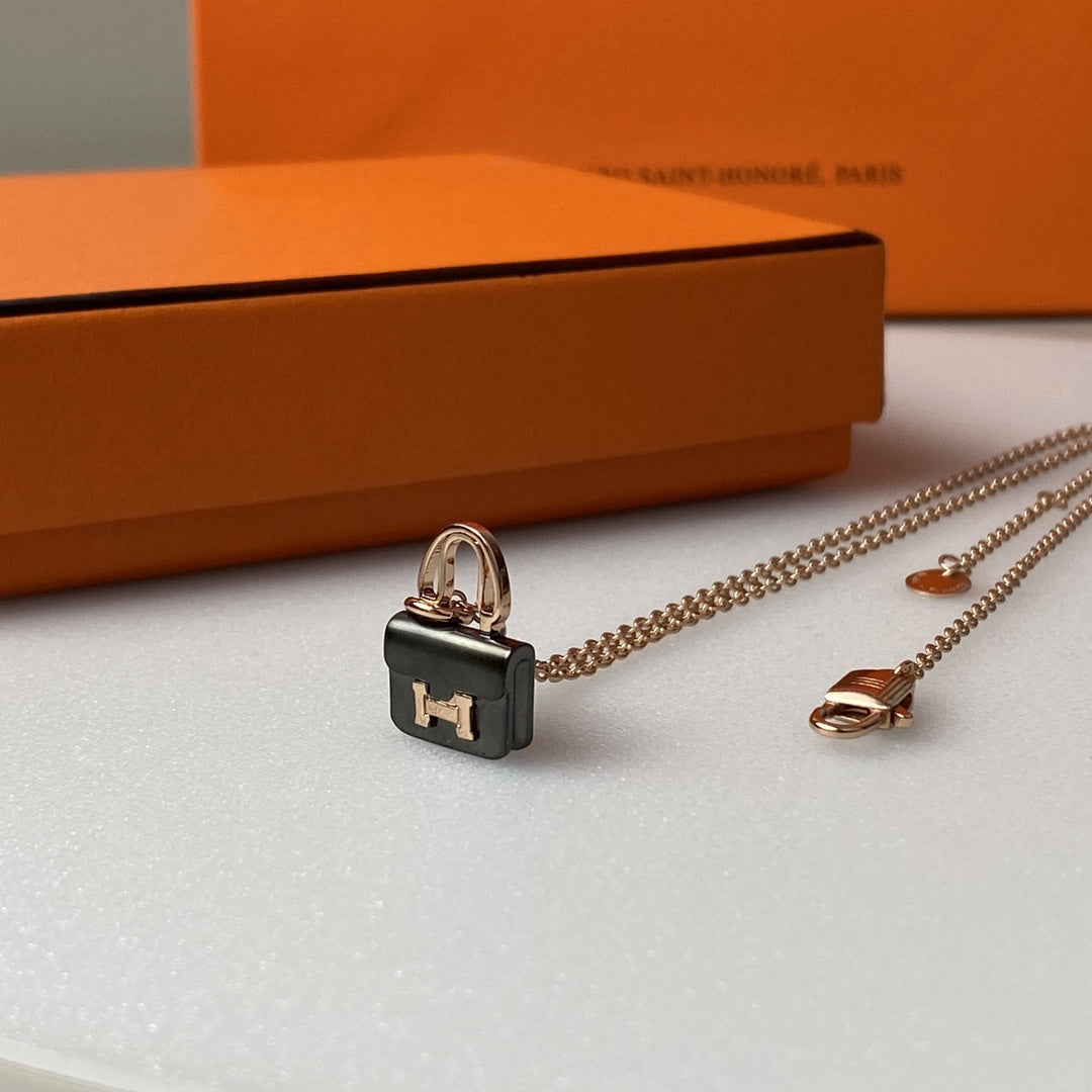 [⭐Mirelle]CONSTANCE BLACK PEDANT PINK GOLD NECKLACE