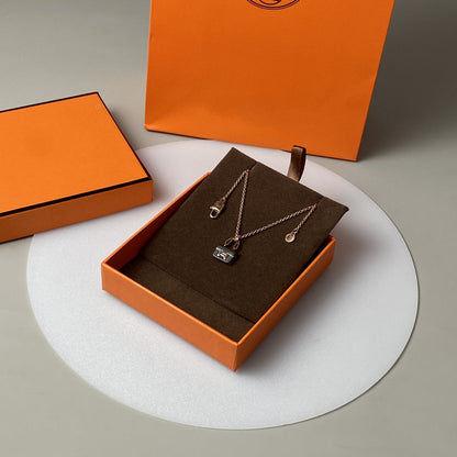 [⭐Mirelle]CONSTANCE BLACK PEDANT PINK GOLD NECKLACE