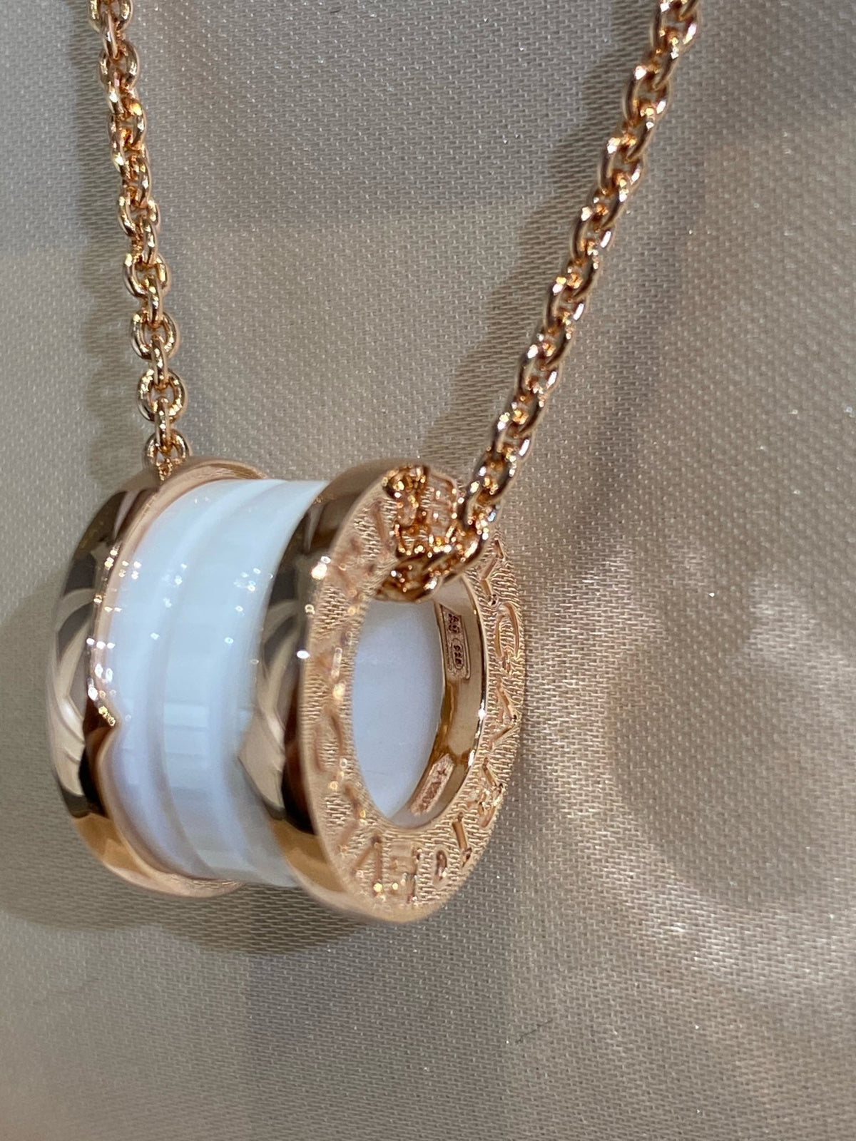 [⭐Mirelle]ZERO 1 WHITE CERAMIC PINK GOLD NECKLACE