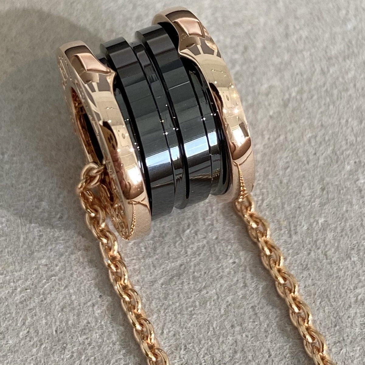 [⭐Mirelle]ZERO 1 BLACK CERAMIC PINK GOLD NECKLACE