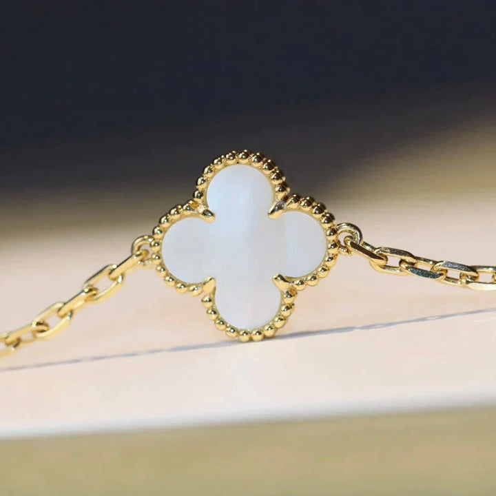 [⭐Mirelle]CLOVER 20 MOTIFS WHITE MOP NECKLACE