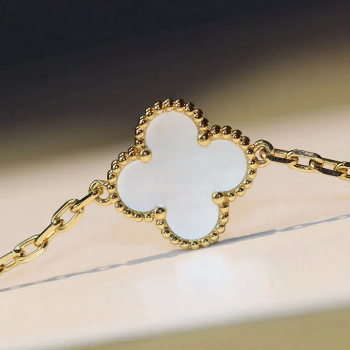 [⭐Mirelle]CLOVER 20 MOTIFS WHITE MOP NECKLACE