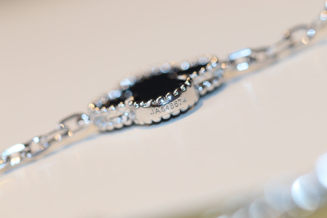 [⭐Mirelle]CLOVER 20 MOTIFS ONYX DIAMOND SILVER