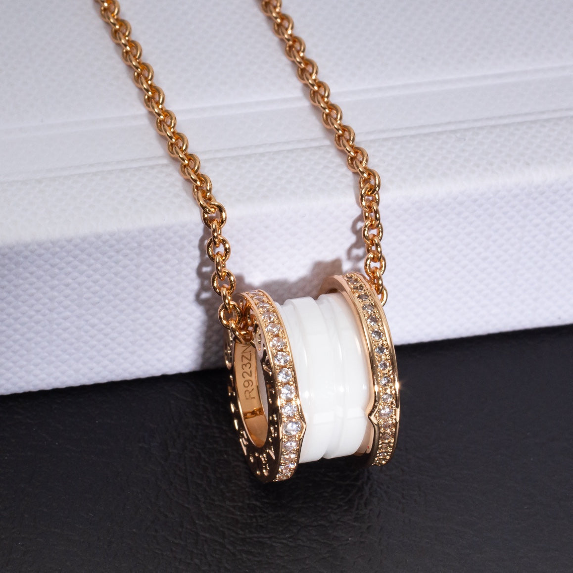 [⭐Mirelle]ZERO 1 WHITE CERAMIC PINK GOLD DIAMOND NECKLACE