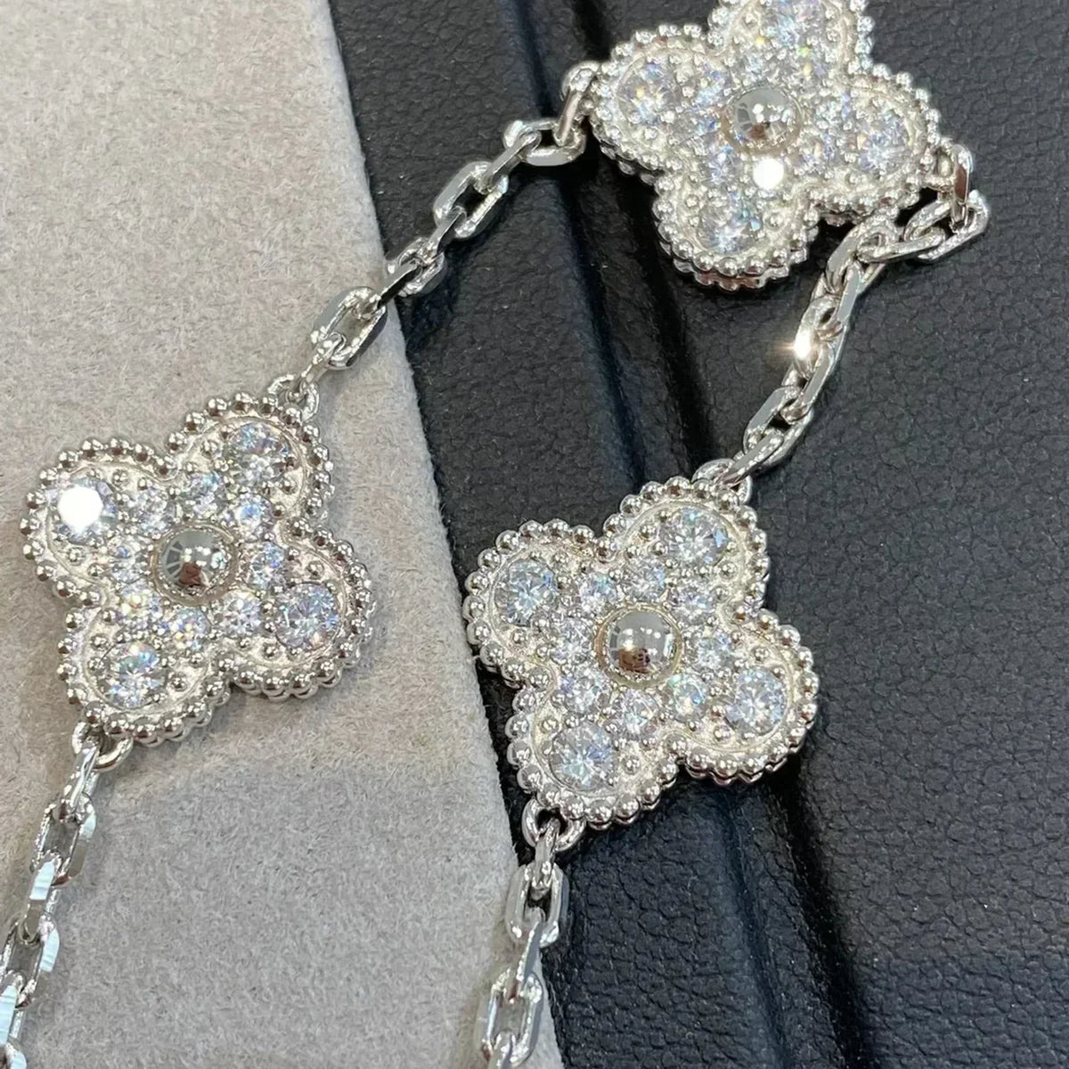 [⭐Mirelle] CLOVER 5 MOTIF FULL DIAMOND BRACELET COLLECTION