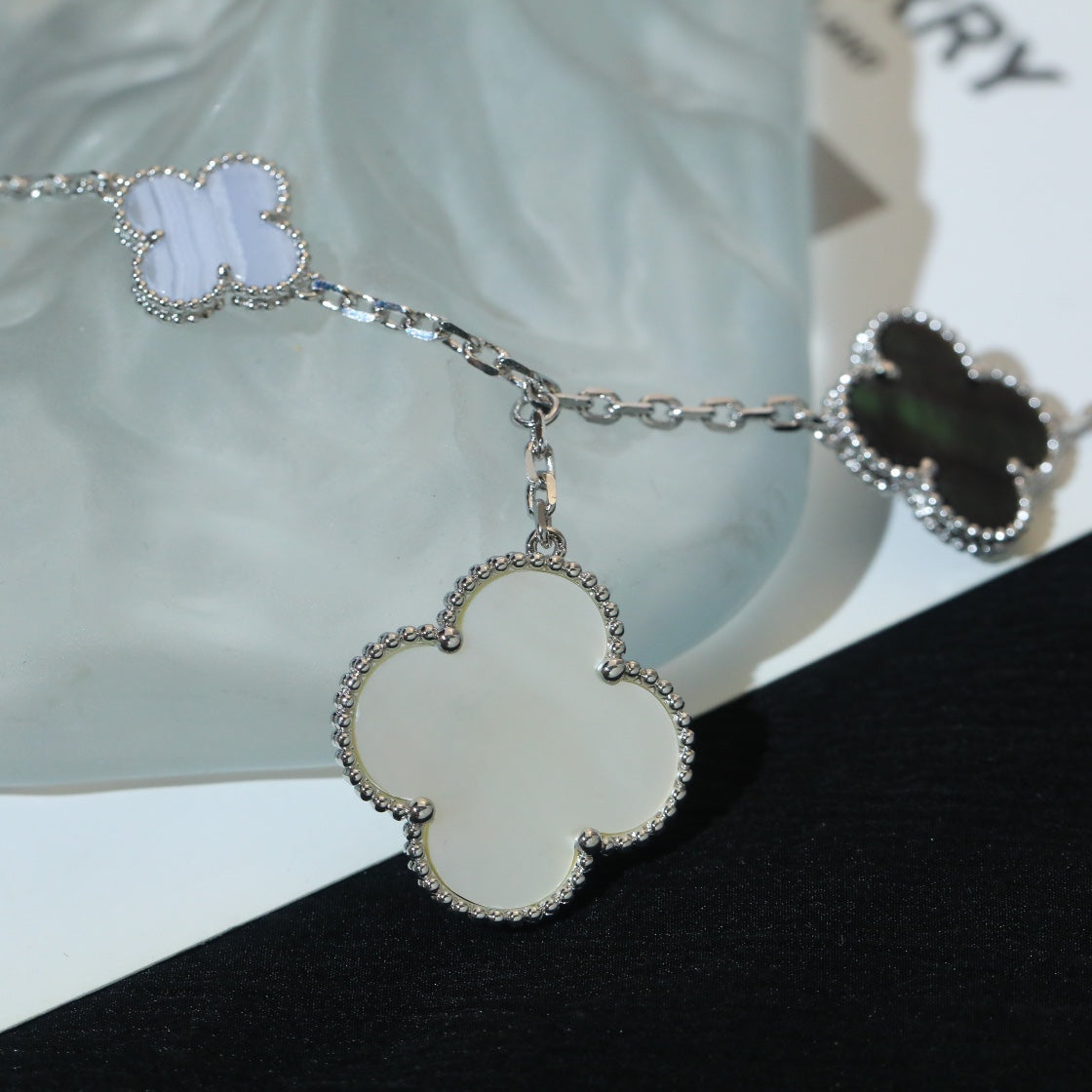 [⭐Mirelle]CLOVER BRACELET 5 MOTIFS MOP CHALCEDONY SILVER