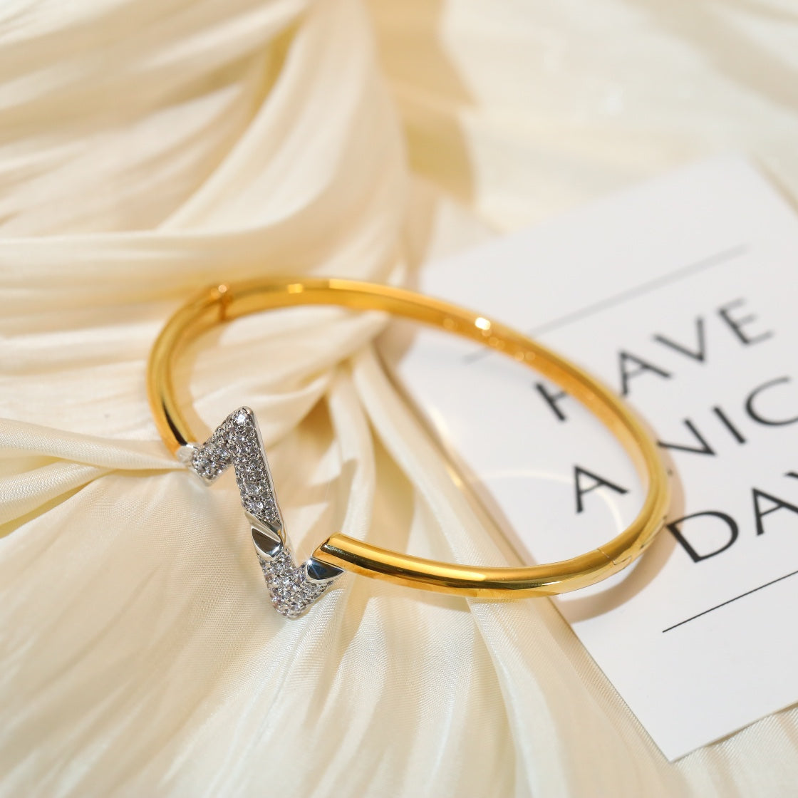 [⭐Mirelle]VOLTE UPSITE DOWN GOLD DIAMOND BRACELET