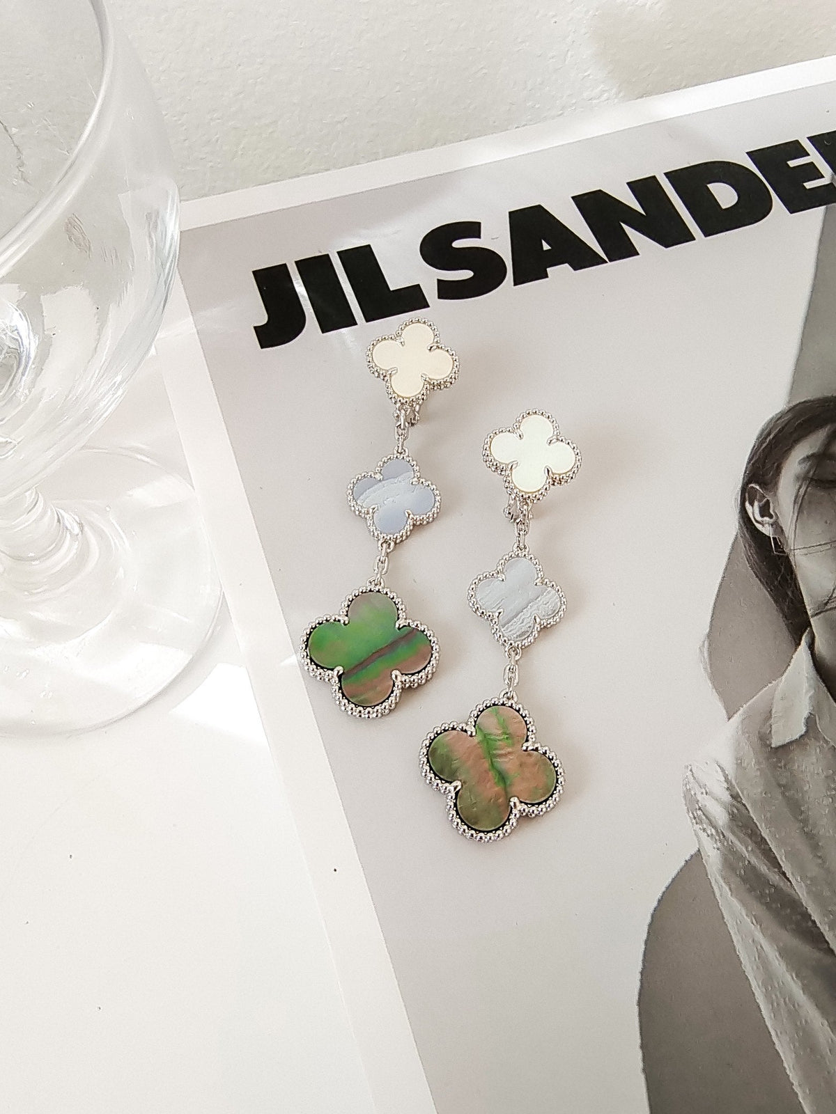 [⭐Mirelle]CLOVER 3 MOTIFS CHALCEDONY DARK MOP SILVER EARRINGS