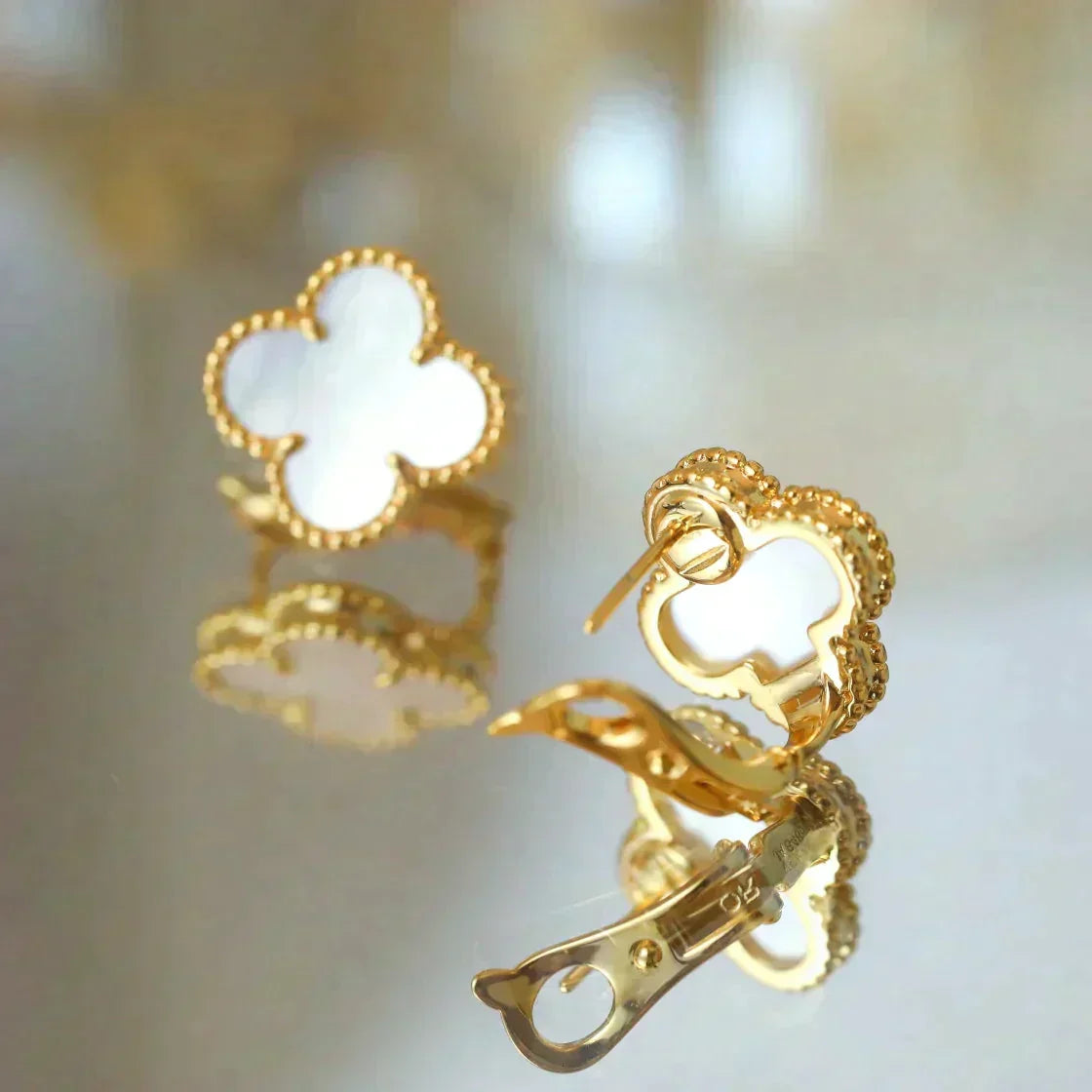 [⭐Mirelle]CLOVER MEDIUM 1 MOTIFS  WHITE MOP STUD EARRINGS