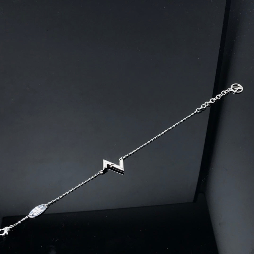 [⭐Mirelle]VOLT LV LOGO BRACELET