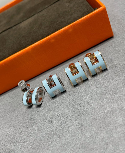 [⭐Mirelle]POP H SKY BLUE STUD EARRINGS