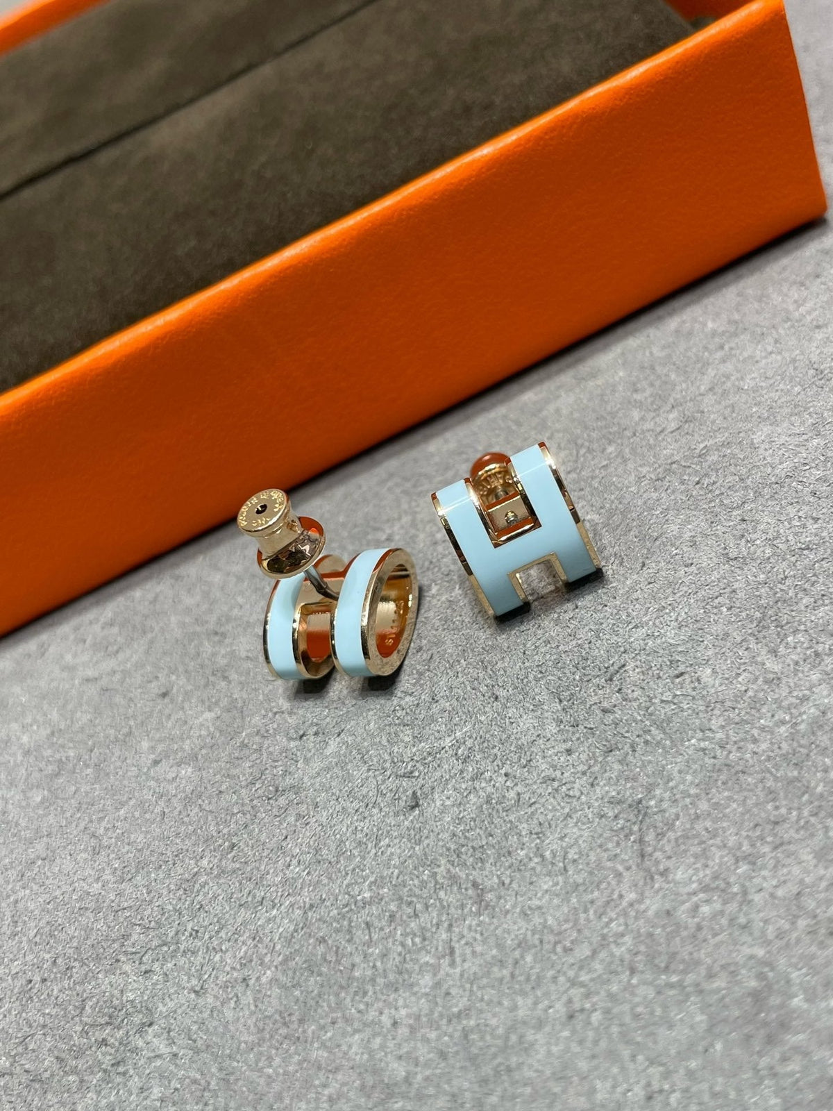 [⭐Mirelle]POP H SKY BLUE STUD EARRINGS