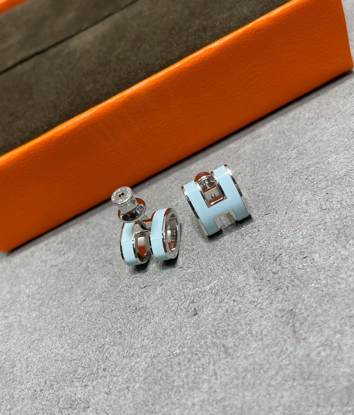 [⭐Mirelle]POP H SKY BLUE STUD EARRINGS