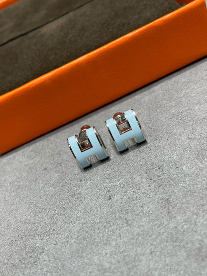 [⭐Mirelle]POP H SKY BLUE STUD EARRINGS