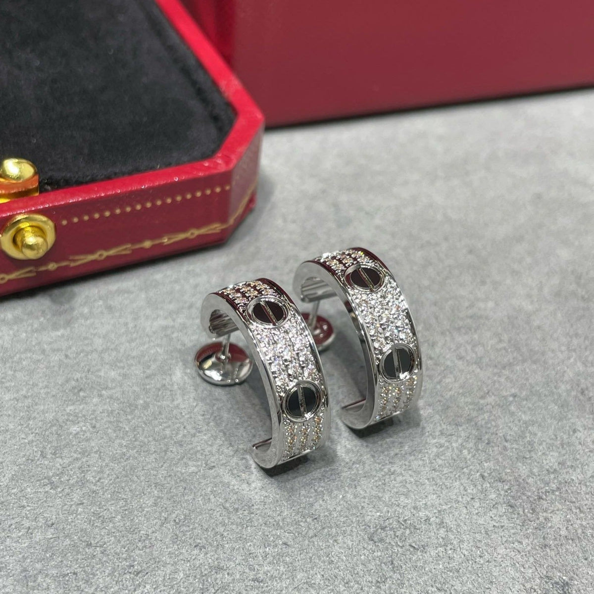 [⭐Mirelle]LOVE CERAMIC DIAMOND PAVED SILVER EARRINGS