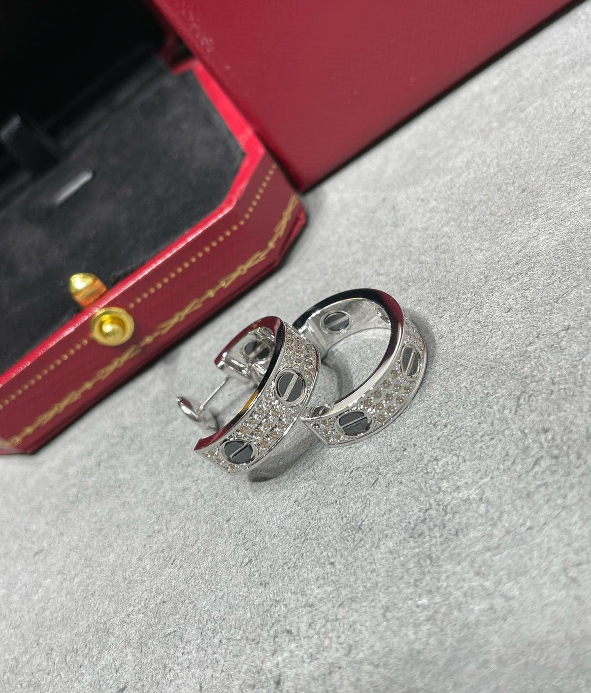 [⭐Mirelle]LOVE CERAMIC DIAMOND PAVED SILVER EARRINGS