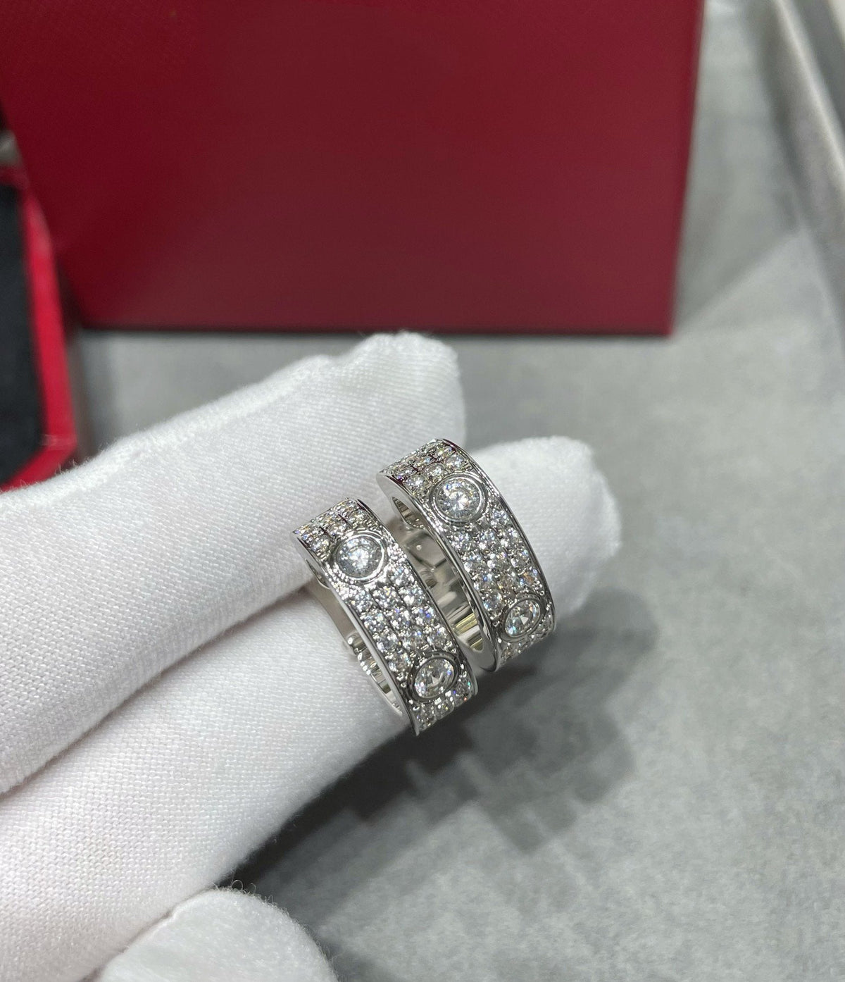 [⭐Mirelle]LOVE 5.5MM DIAMOND PAVED EARRINGS