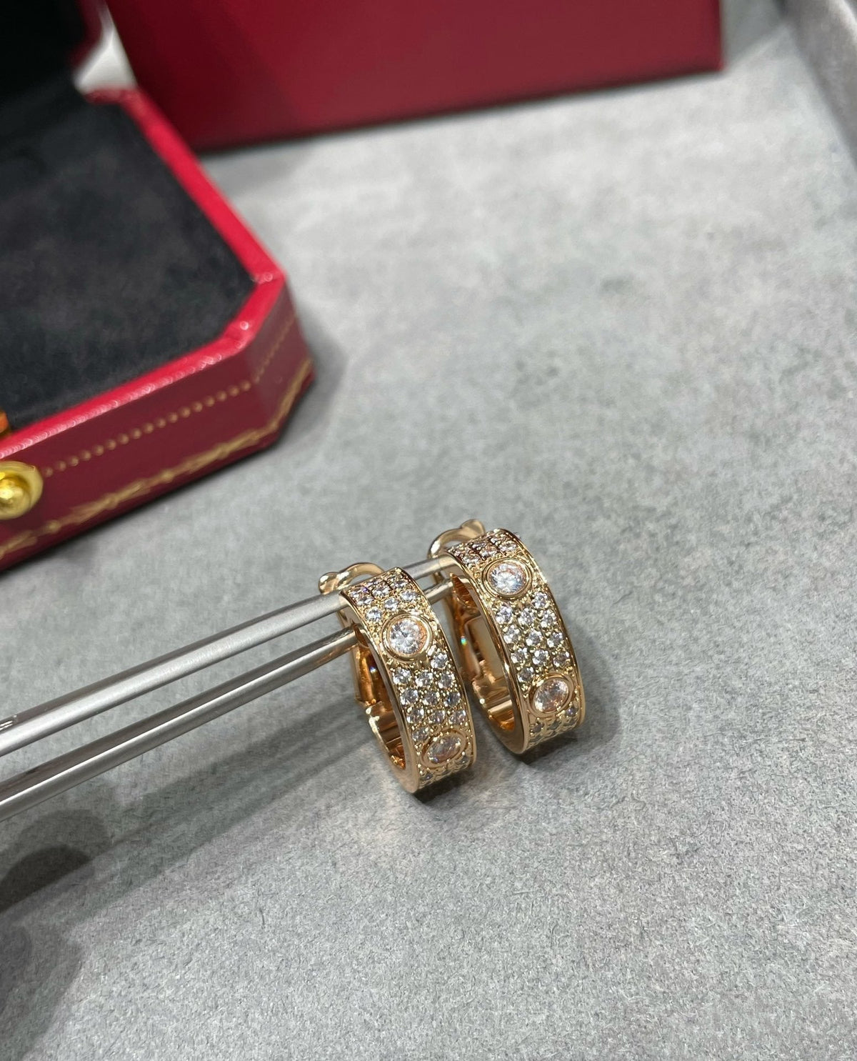 [⭐Mirelle]LOVE 5.5MM DIAMOND PAVED EARRINGS