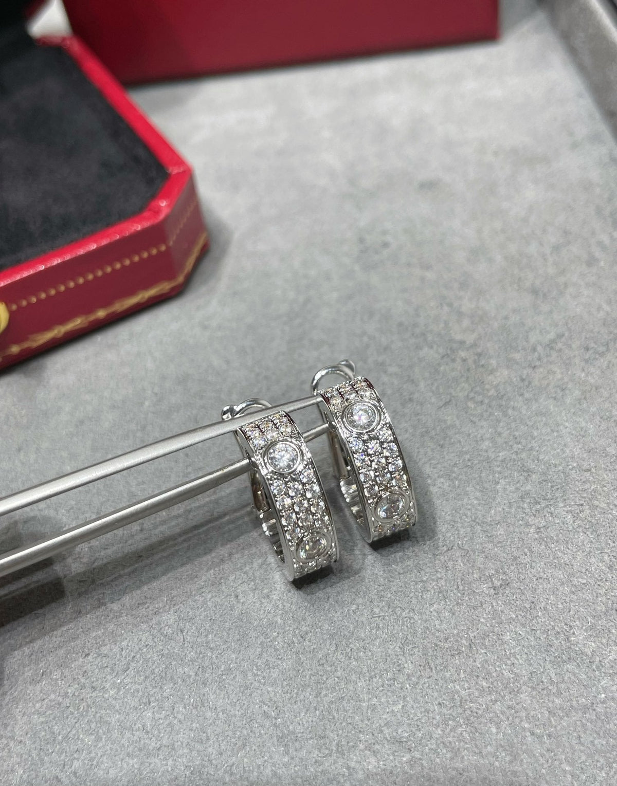 [⭐Mirelle]LOVE 5.5MM DIAMOND PAVED EARRINGS