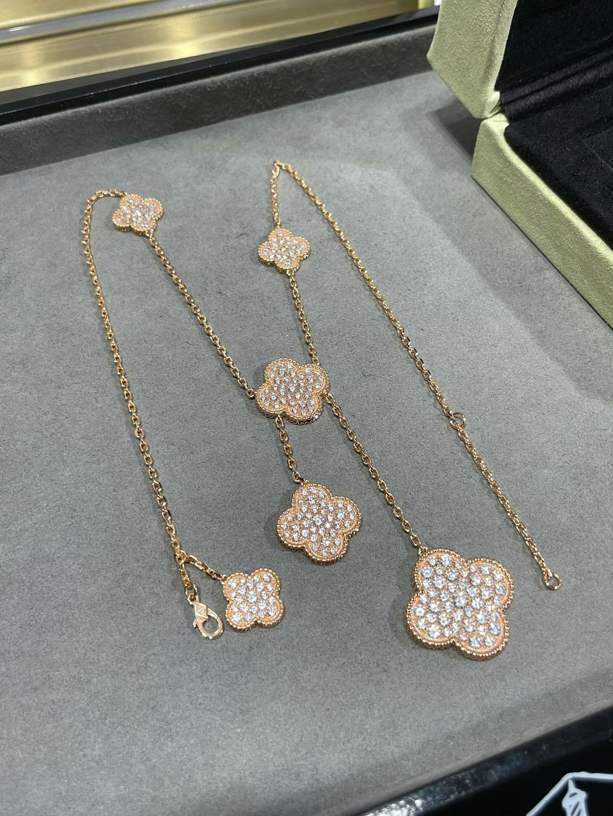 [⭐Mirelle]CLOVER 6 MOTIF DIAMOND PAVED NECKLACE