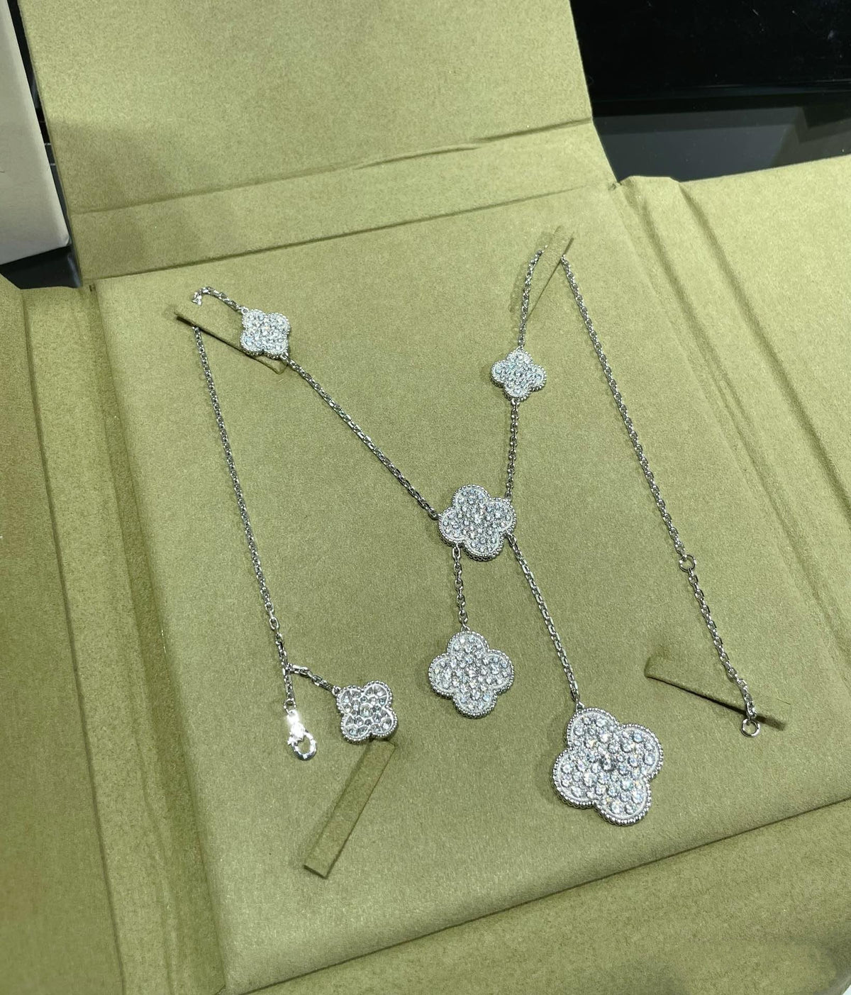 [⭐Mirelle]CLOVER 6 MOTIF DIAMOND PAVED NECKLACE
