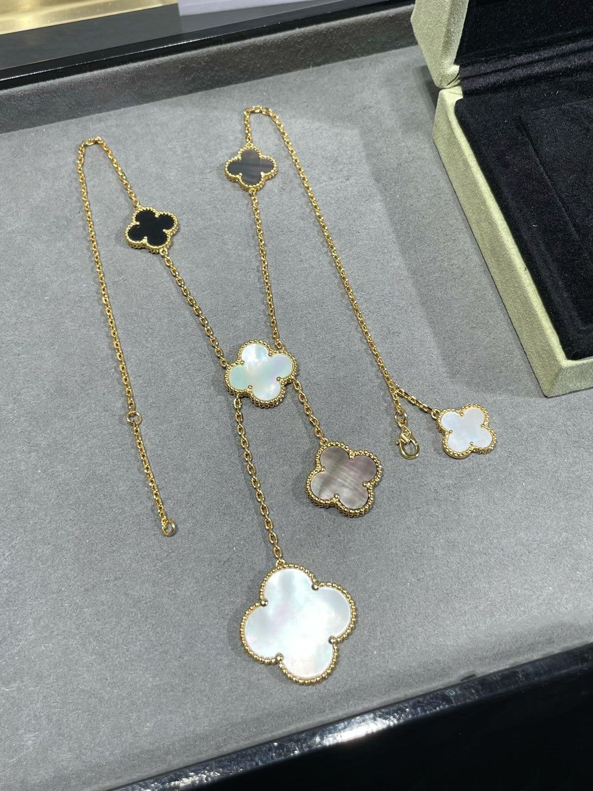 [⭐Mirelle]CLOVER 6 MOTIF MOP ONYX GOLD NECKLACE
