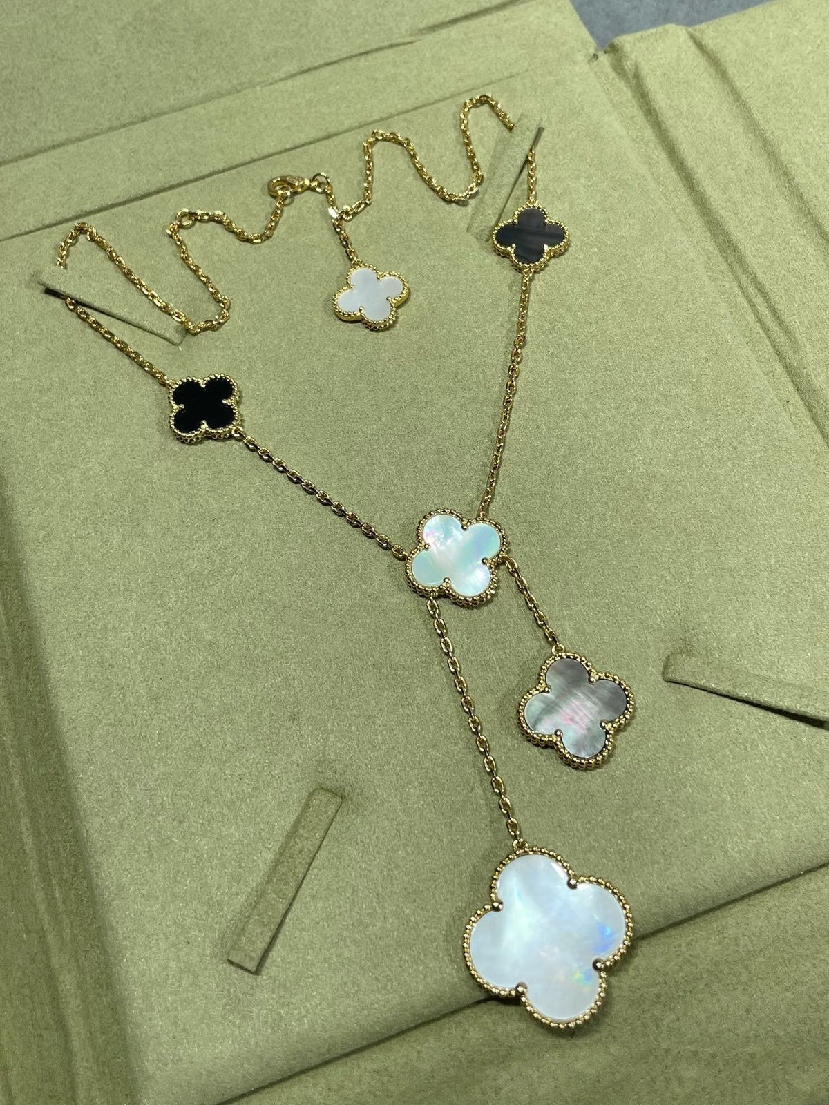 [⭐Mirelle]CLOVER 6 MOTIF MOP ONYX GOLD NECKLACE