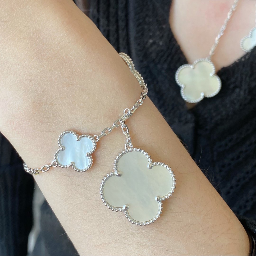 [⭐Mirelle]CLOVER 5 MOTIF WHITE MOP SILVER BRACELET