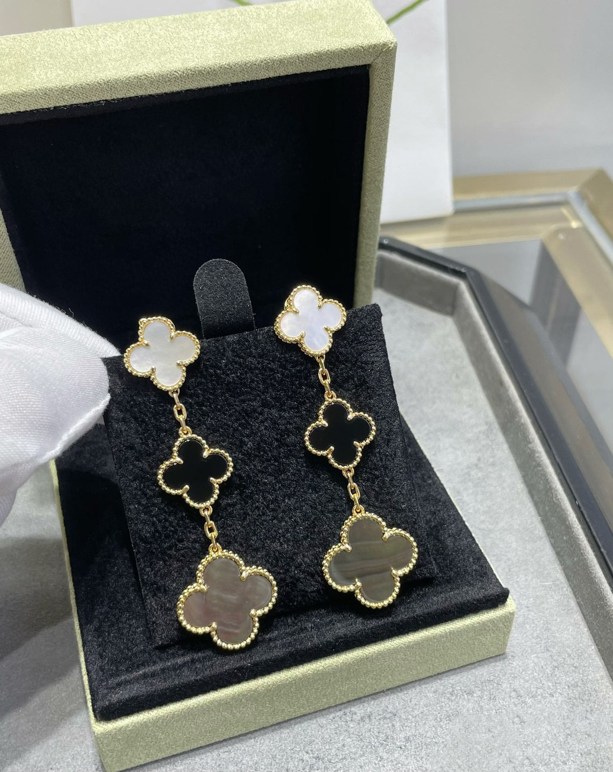 [⭐Mirelle]CLOVER 3 MOTIF MOP ONYX DARK MOP PINK GOLD EARRINGS