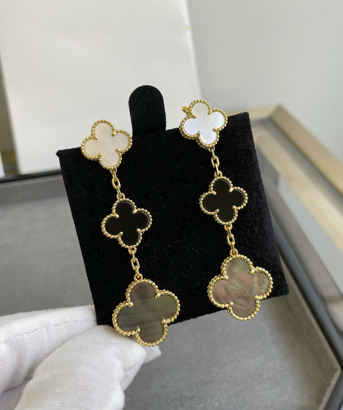 [⭐Mirelle]CLOVER 3 MOTIF MOP ONYX DARK MOP PINK GOLD EARRINGS