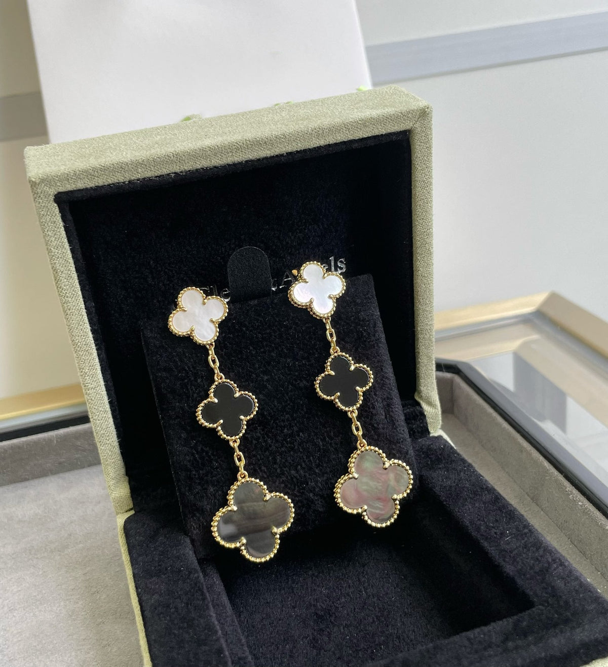 [⭐Mirelle]CLOVER 3 MOTIF MOP ONYX DARK MOP PINK GOLD EARRINGS