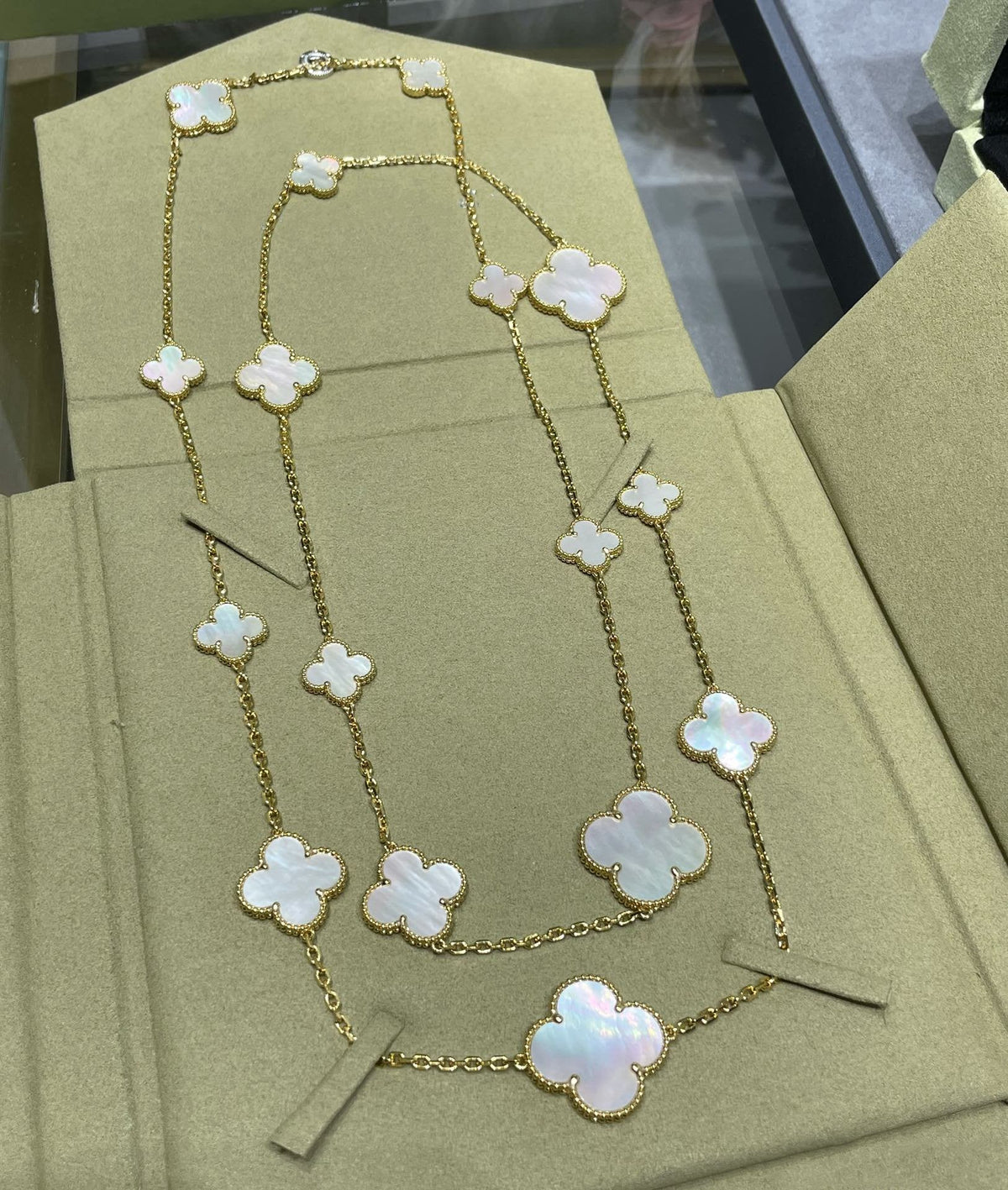 [⭐Mirelle]CLOVER 16 MOTIF WHITE MOP GOLD NECKLACE