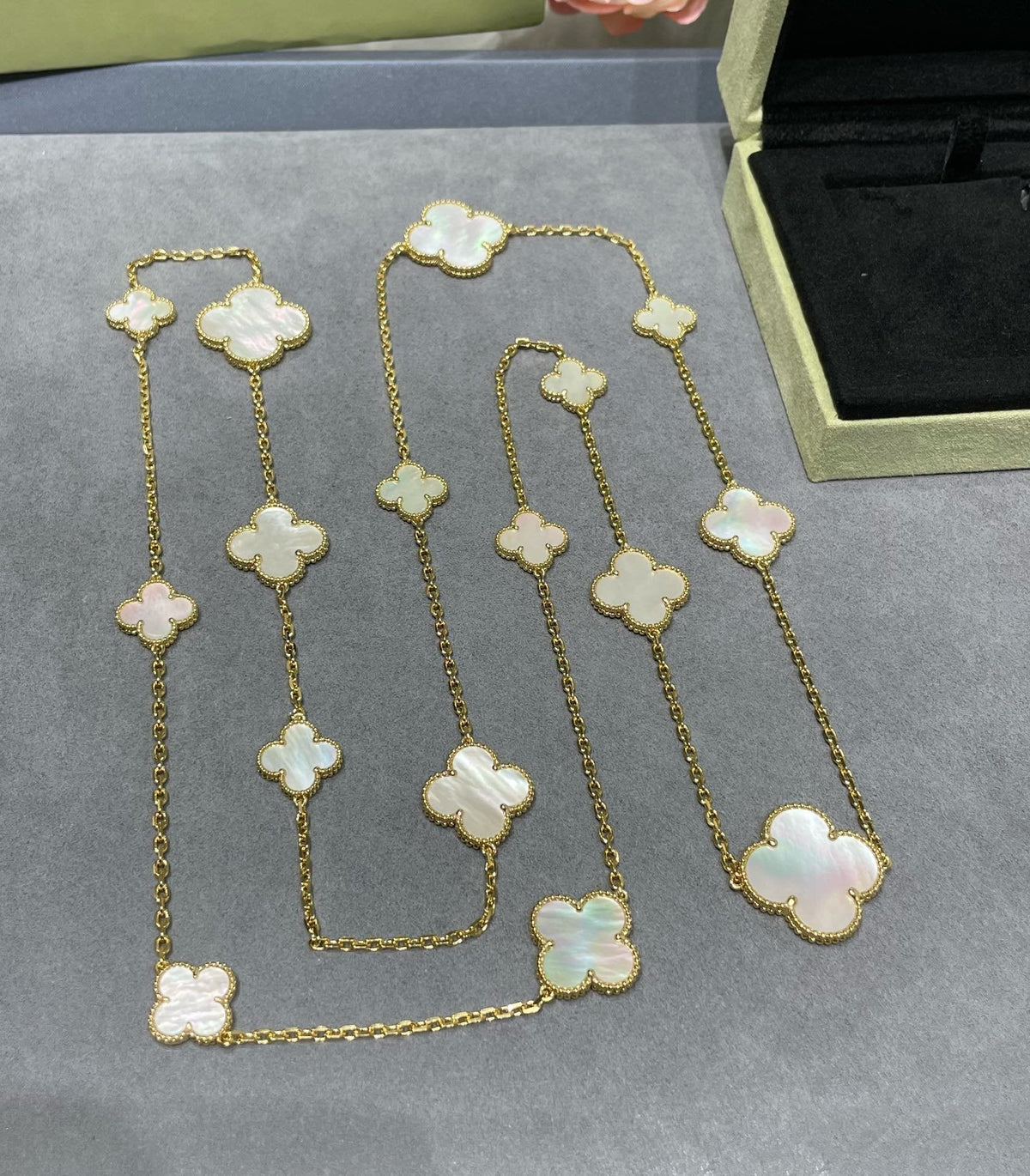 [⭐Mirelle]CLOVER 16 MOTIF WHITE MOP GOLD NECKLACE